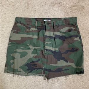 ARITZIA TNA Camo Mini Skirt